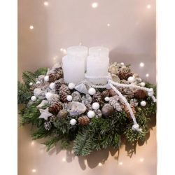 Hamvas fehér adventi koszorú