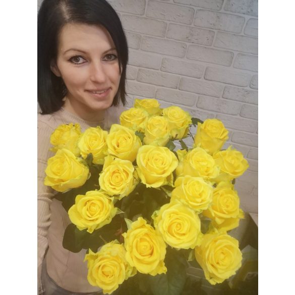 Huge rose bouquet made of 30 roses