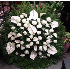 Exclusive white standing wreath