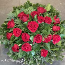 Arched wreath with Red Roses