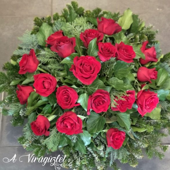 Arched wreath with Red Roses