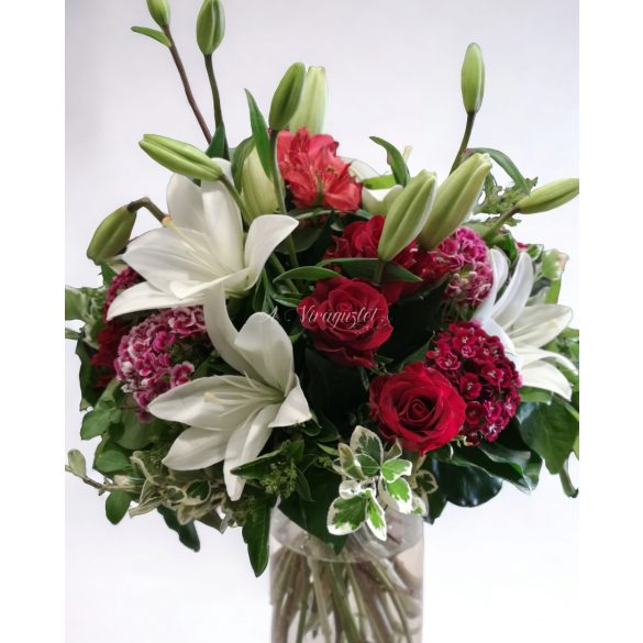 Rose bouquet with huge lilies