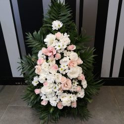 Droplet standing wreath with roses