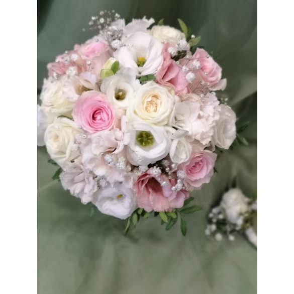 Feminine bridal bouquet