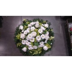 Arched wreath with White Roses