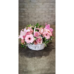Rózsaszín virágkosár