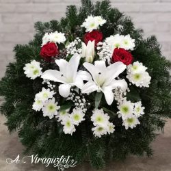 Small rounded wreath with roses