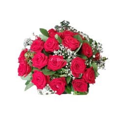 Kerek rózsacsokor 20 szál vörös rózsából, díszítő zöldekkel”