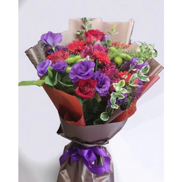Modern bouquet with fragrant roses 
