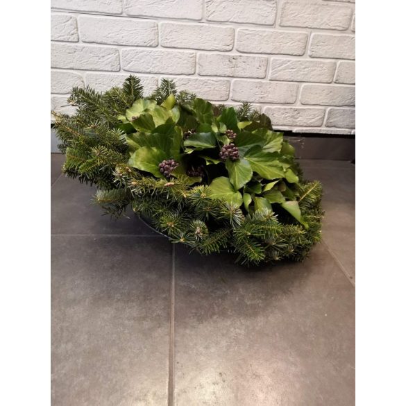 Half-standing Dome wreath with roses