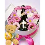 Rózsaszín virágbox pezsgővel és hangfelvevős plüss macival