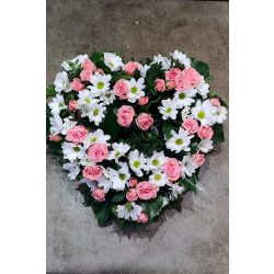 Heart-shaped wreath with mixed flowers