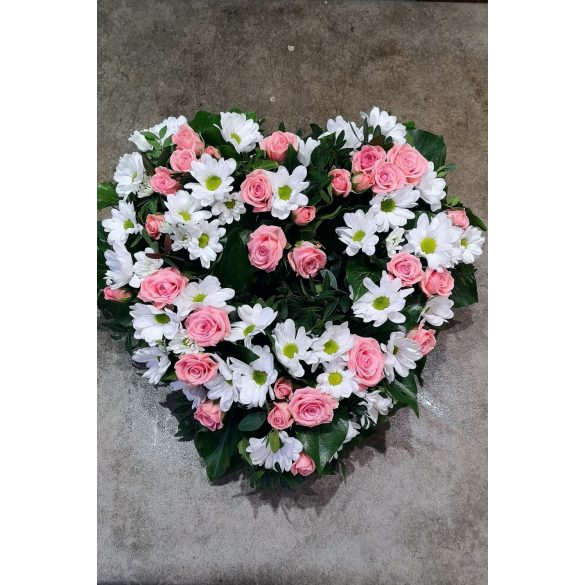 Heart-shaped wreath with mixed flowers