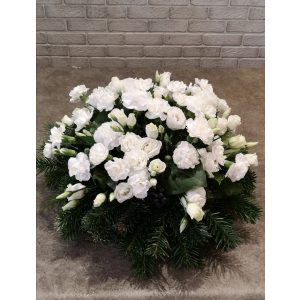 Fehér koszorú vegyes virágokból