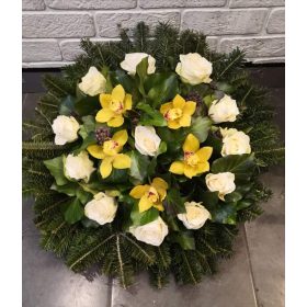 Half-standing funeral wreaths with arched top